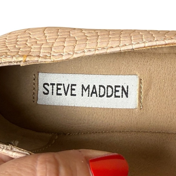 Steve Madden Feather Pink Crocodile Embossed Pointed Toe Flats 8M Coquette - Picture 6 of 8